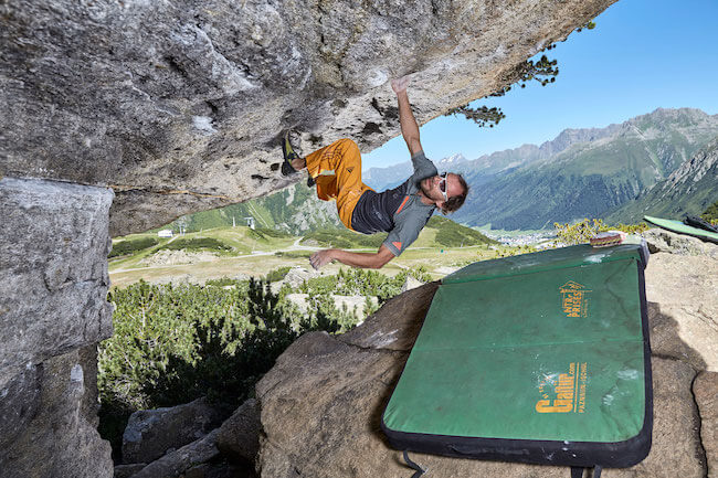 Bouldern in den Bergen.
