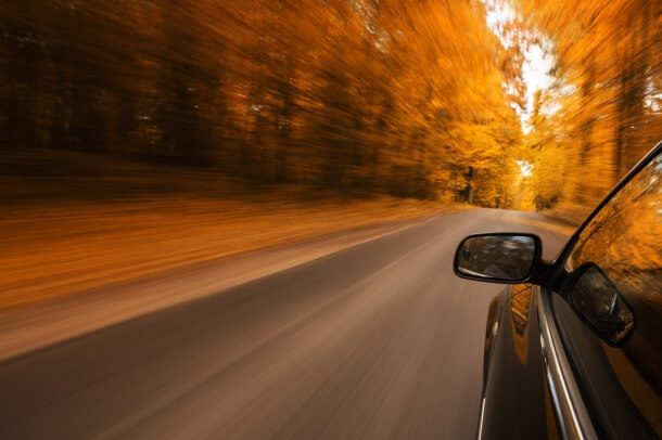 Straßenverhältnisse im Herbst: 5 Herausforderungen für Autofahrer