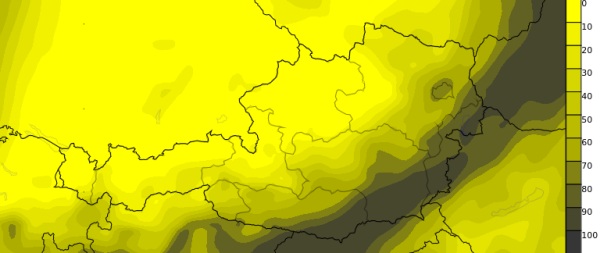 Im Süden und Südosten ziehen kompakte Wolken durch