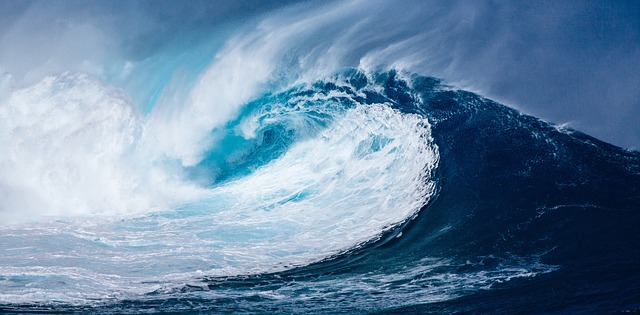 https://pixabay.com/en/wave-atlantic-pacific-ocean-huge-1913559/