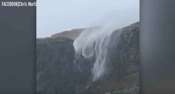 Ein vom Winde verwehter Wasserfall @ https://www.youtube.com/watch?v=EEnKJqVEP3M