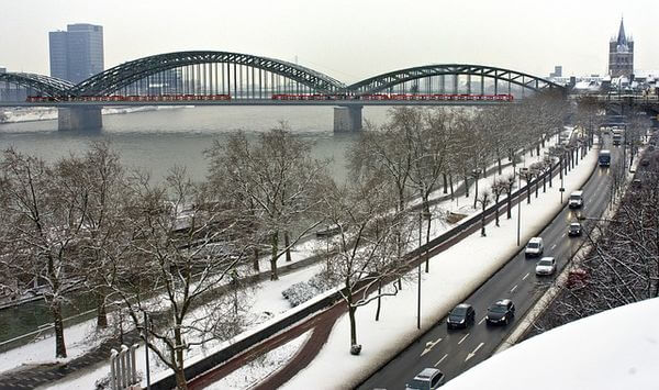 Auch in Köln bleibt etwas Schnee liegen
