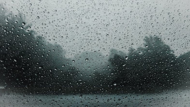 Am Montag bewölkt mit kräftigem Regen im Westen