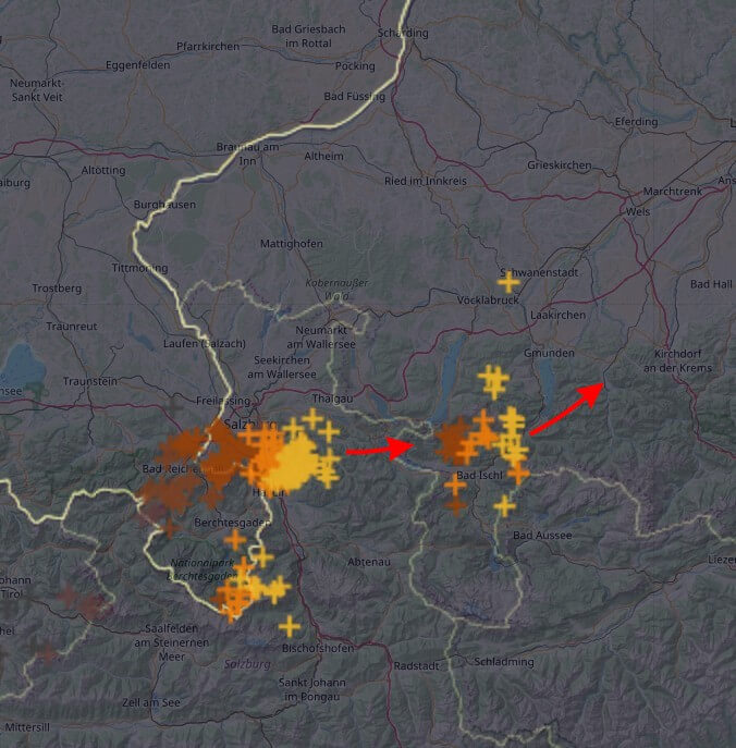 Blitze der vergangenen Stunde (gelb = aktuellste Messung). Quelle: UBIMET/nowcast