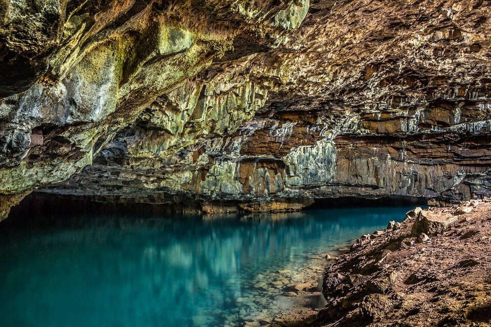 Höhle voller Grundwasser