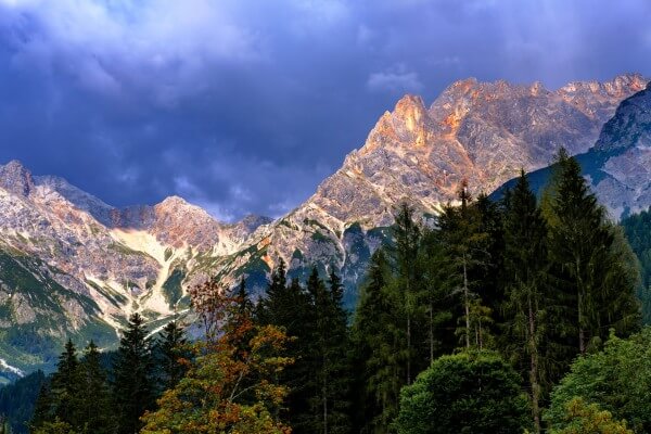 Am Dienstag primär im Bergland ein paar Schauer und Gewitter