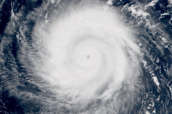 Taifun BUALOI vom Satelliten aus betrachtet.
