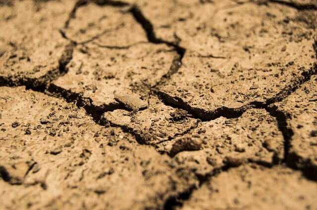 Quelle: https://pixabay.com/photos/drought-aridity-dry-earth-soil-780088/