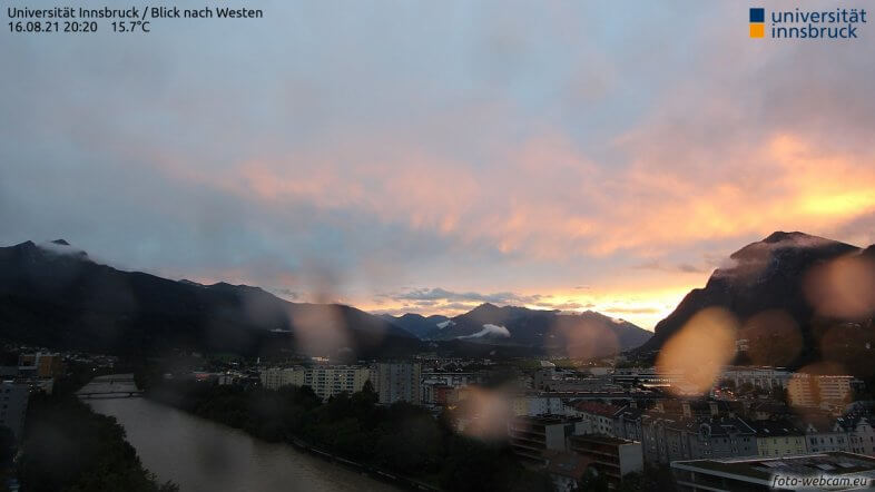 Abendrot in Innsbruck um 20:20 Uhr - https://www.foto-webcam.eu/webcam/innsbruck-uni-west/