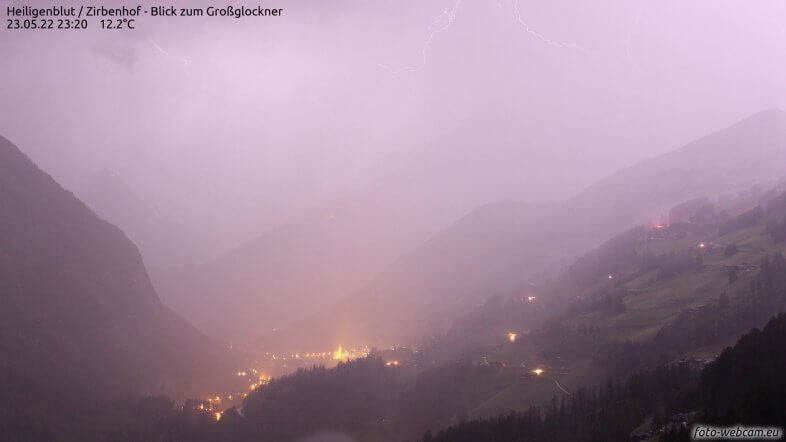 Gewitter mit Blitz in Heiligenblut © foto-webcam.eu