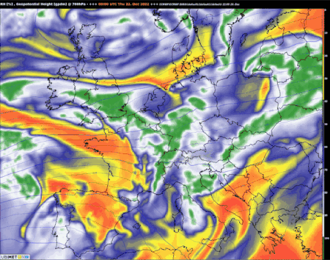 Animation der Feuchtigkeit in etwa 3000 m Höhe (grün = sehr feucht / regnerisch, gelb/orange = sehr trocken) von Donnerstag bis Samstag in Europa - ECMWF IFS Modell, UBIMET