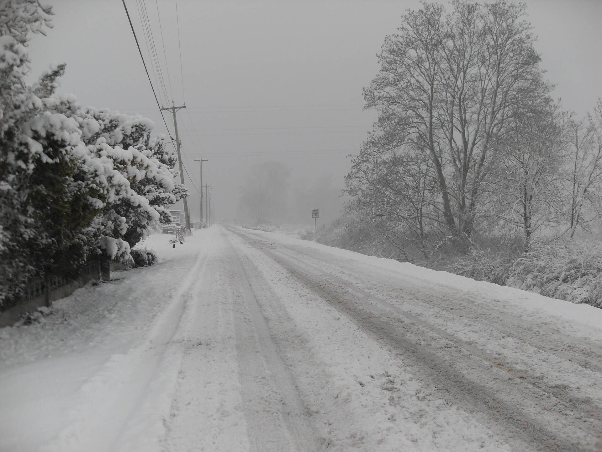 Schneebedeckte Straße, Quelle: pixabay.com