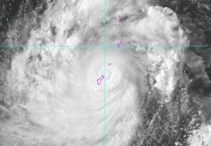 Zyklon Mawar trifft auf Guam.