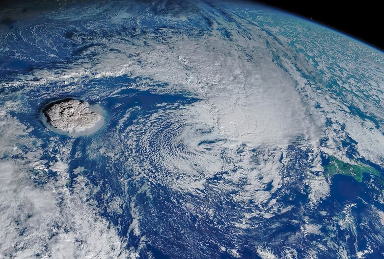 Der hochreichende Ausbruch vom Hunga Tonga-Hunga Ha’apai im Januar 2022. © NASA