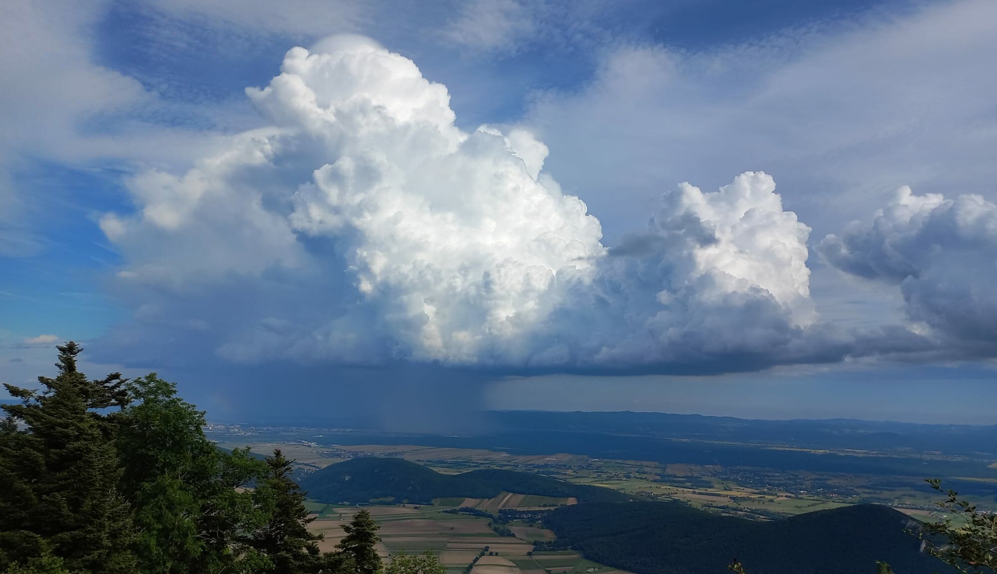 Schauerzelle südwestlich von Wiener Neustadt, Blick von der Hohen Wand.