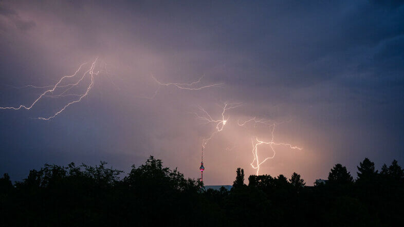 Am Samstag heiß, regional kräftige Gewitter