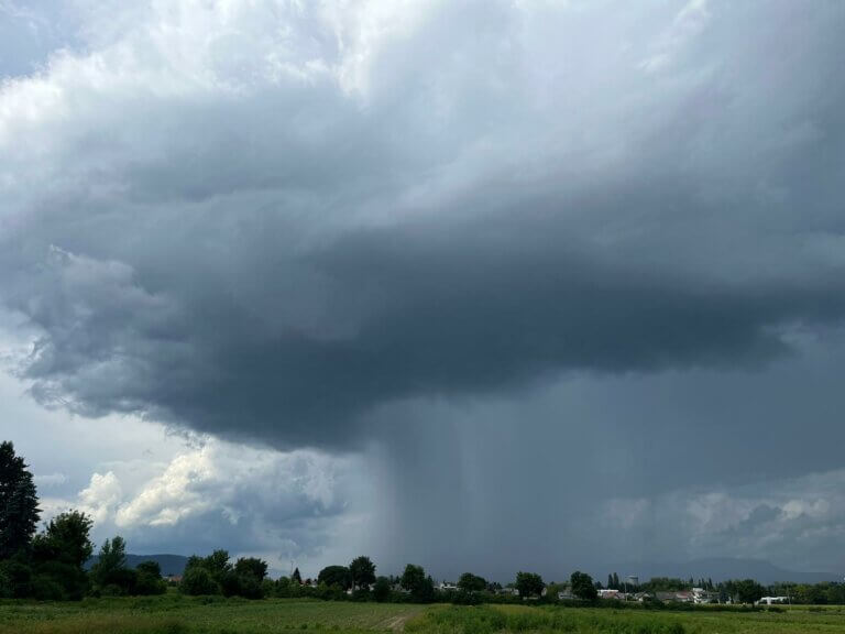 Am Donnerstag viele Wolken, Schauer und Gewitter