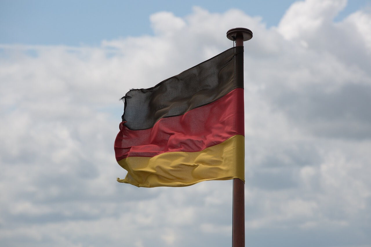 Die Bundesflagge im Sturm - pixabay.com