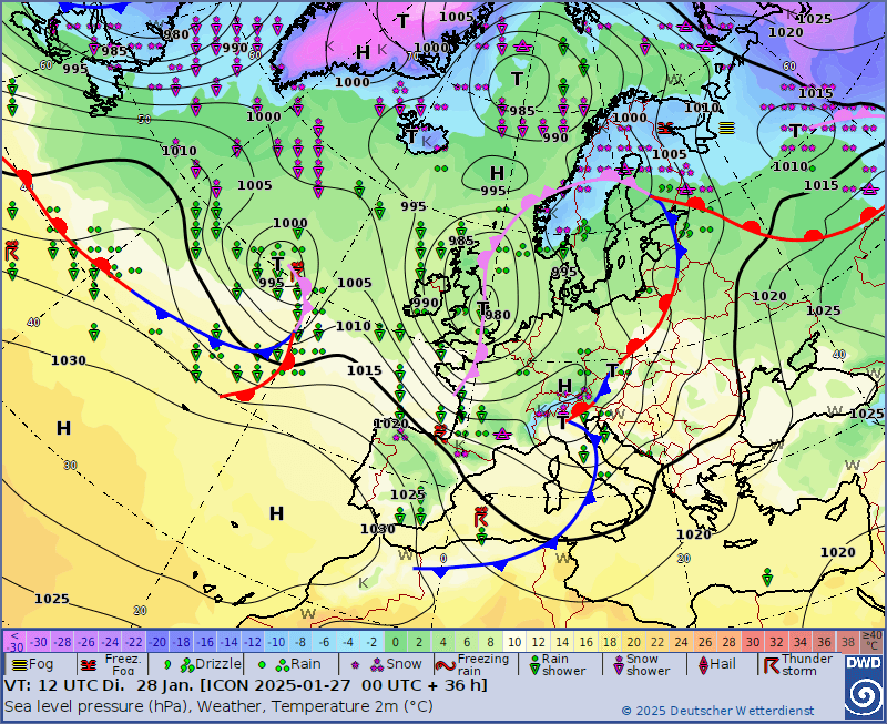 Die Großwetterlage mit Tief IVO und einem Italientief am Dienstag um 13 Uhr.Quelle: DWD