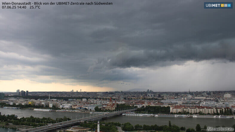 Am Sonntag Schauer und Gewitter