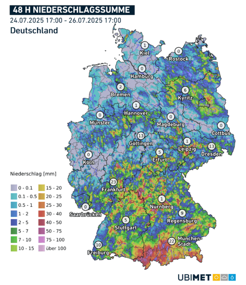 Akkumulierte Niederschläge in den letzten 48 Stunden in l/m². An den Alpen sowie punktuell mit Gewittern fielen bereits nennenswerte Regenmengen - UBIMET