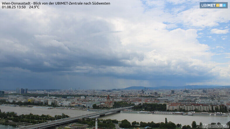 Am Samstag von West nach Ost Schauer und Gewitter