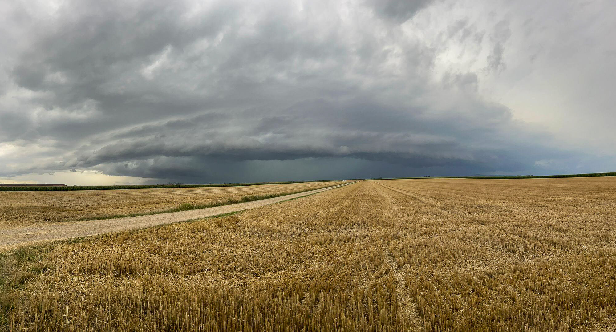 Kräftiges Gewitter am vergangenen 24. Juli 2025 bei Stockerau (NÖ) - Storm Science Austria @StormAustria