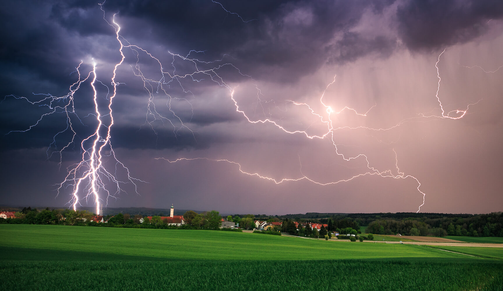 Blitze bei einem Gewitter. © Unwetterfreaks