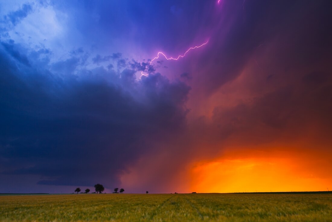 Ein Gewitter beim Sonnenuntergang. Bild © Unwetterfreaks