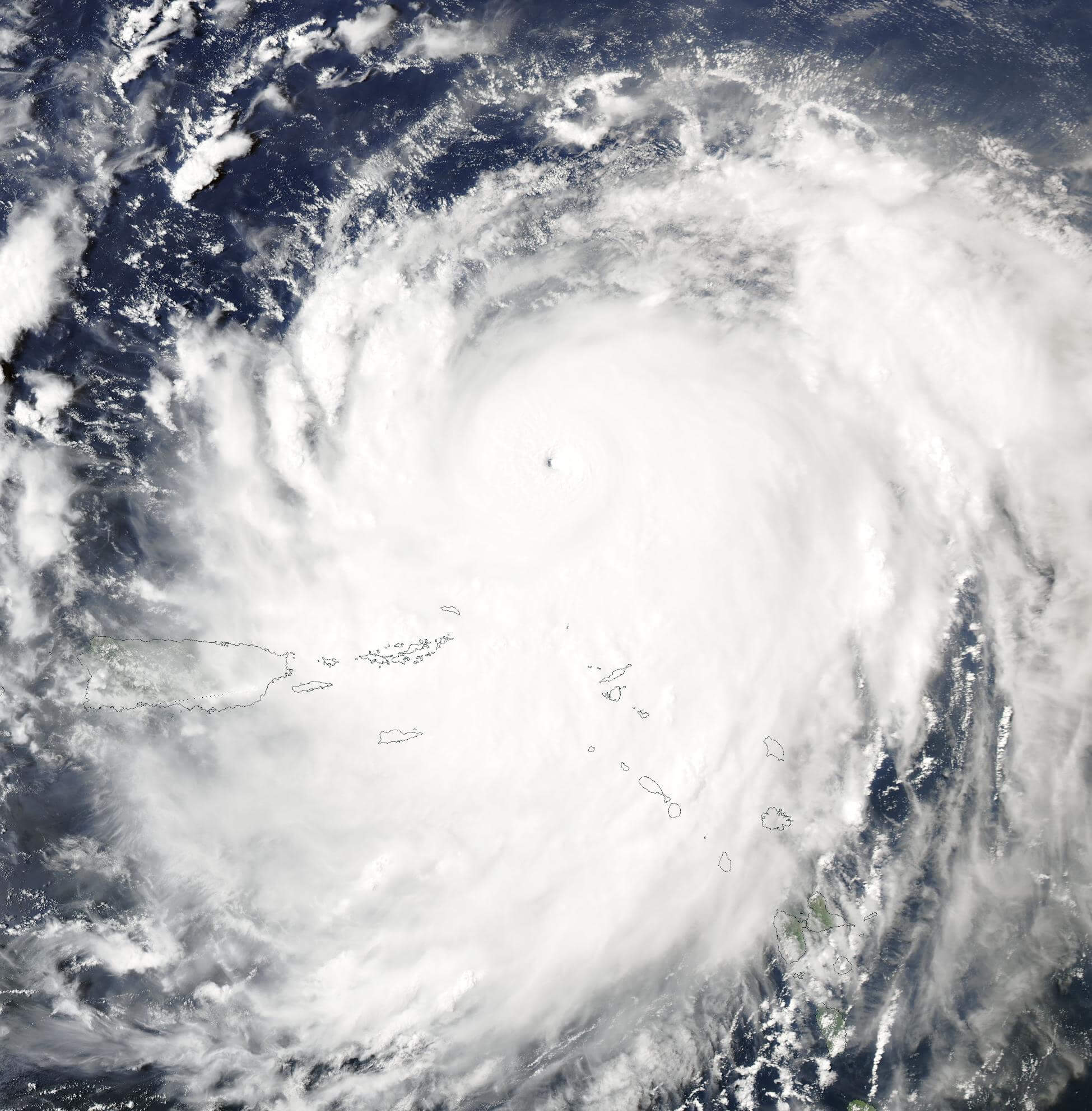 Hurrikan ERIN © https://wvs.earthdata.nasa.gov/api/v1/snapshot?REQUEST=GetSnapshot&TIME=2025-08-16T00:00:00Z&BBOX=14.7916,-67.8739,23.5107,-59.3111&CRS=EPSG:4326&LAYERS=MODIS_Aqua_CorrectedReflectance_TrueColor,Coastlines_15m&WRAP=day,x&FORMAT=image/jpeg&WIDTH=1949&HEIGHT=1984&colormaps=,&ts=1755425739964