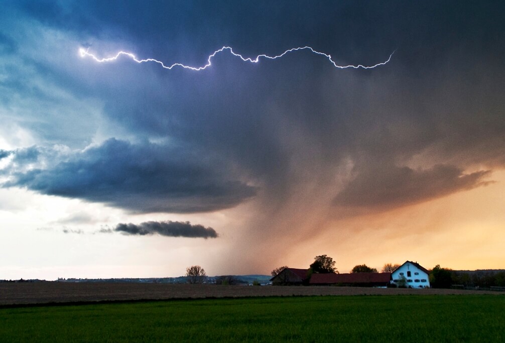 Ein Blitz bei einem Gewitter. © C. Matella / Storm Science Austria