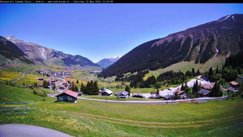 Am Sonntag viel Sonnenschein, ein paar Quellwolken über den Bergen