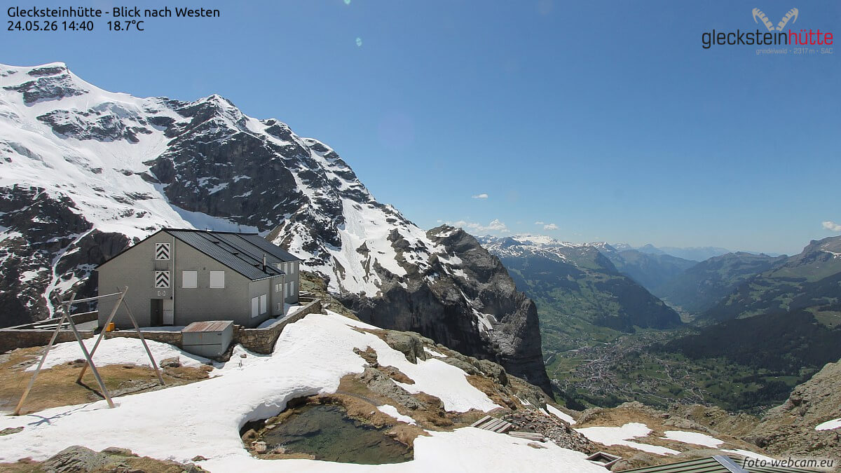 Den Schneeresten des vergangenen Winters geht es bei dieser Wetterlage an den Kragen. ©foto-webcam.eu