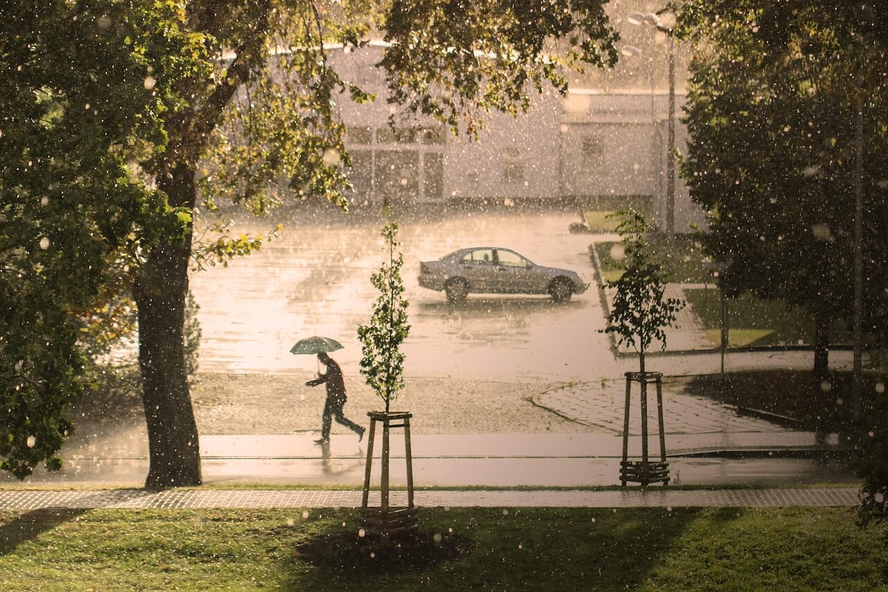 Platzregen im Hocchsommer, Hitze und Gewitter - pixabay.com