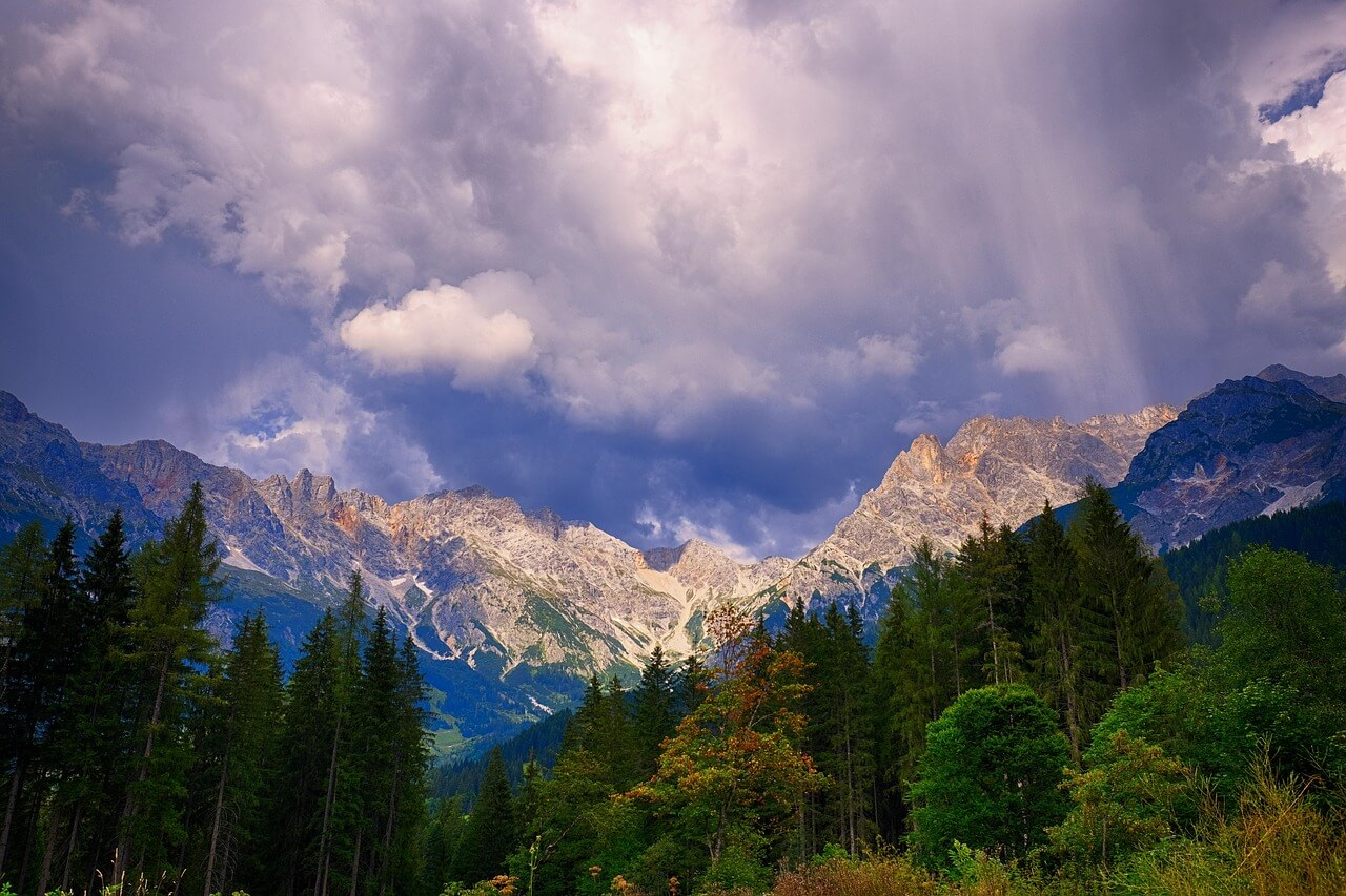 https://pixabay.com/de/photos/berge-gebirge-landschaft-himmel-3638502/